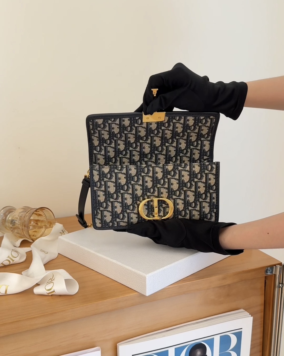 DIOR｜30 MONTAIGNE EAST-WEST 附鏈帶包 藍色老花