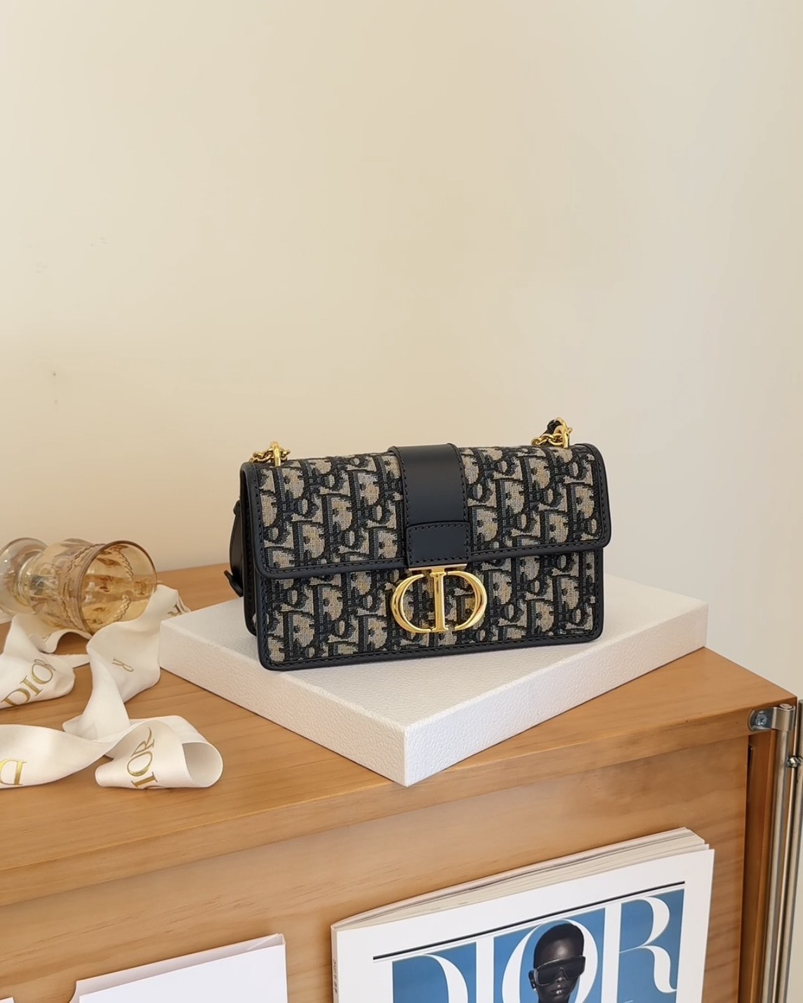 DIOR｜30 MONTAIGNE EAST-WEST 附鏈帶包 藍色老花