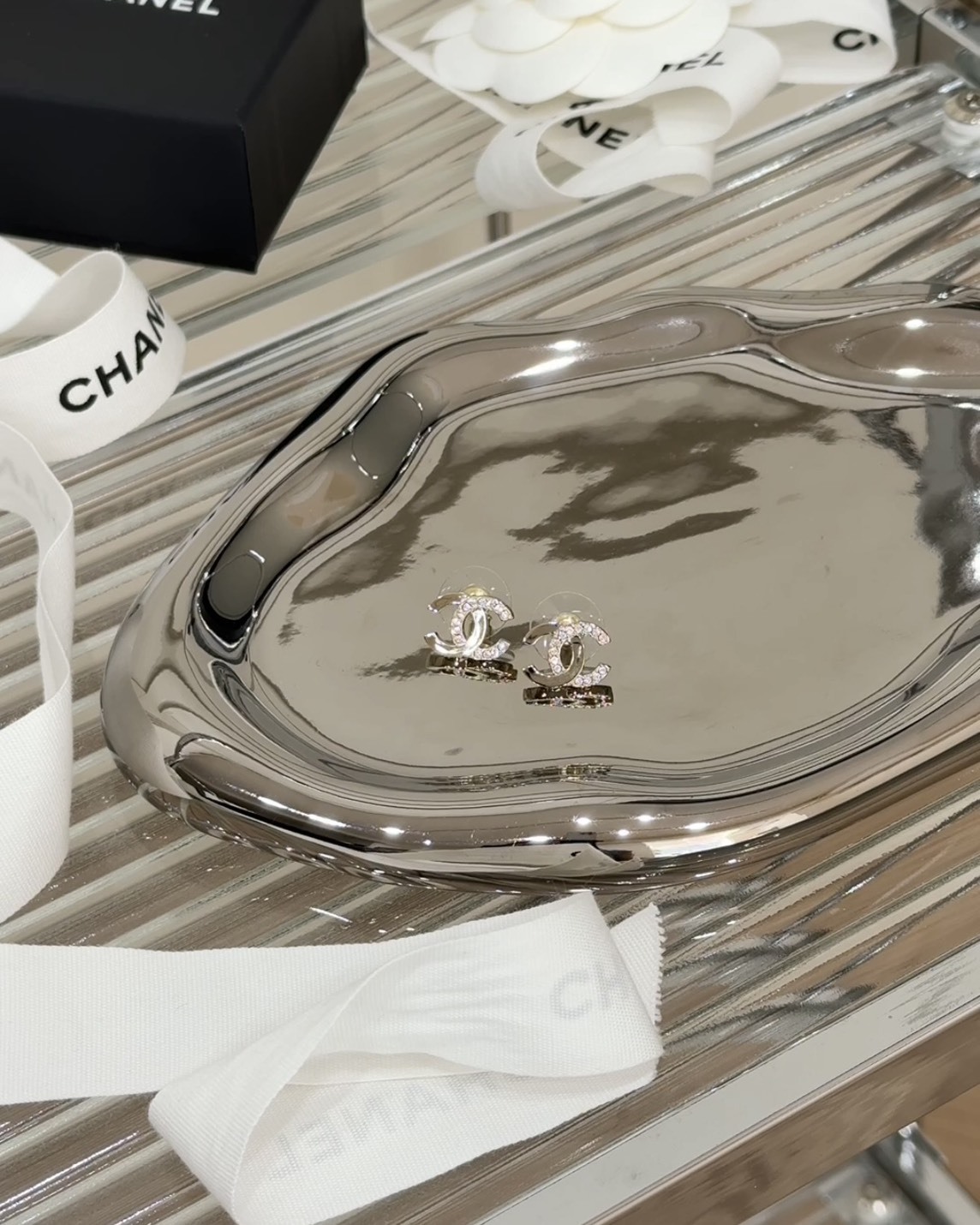 CHANEL｜雙C水鑽耳環 淡金