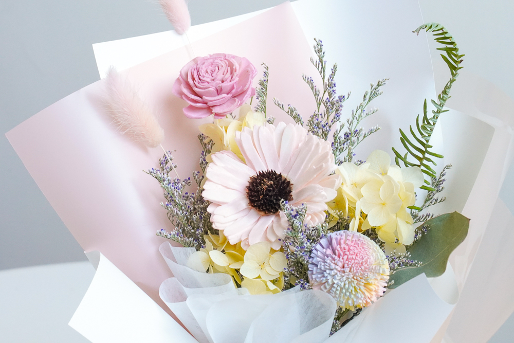 畢業花束,向日葵畢業花束推薦粉色畢業花束,草莓奶霜手拿,畢業花束推薦台北