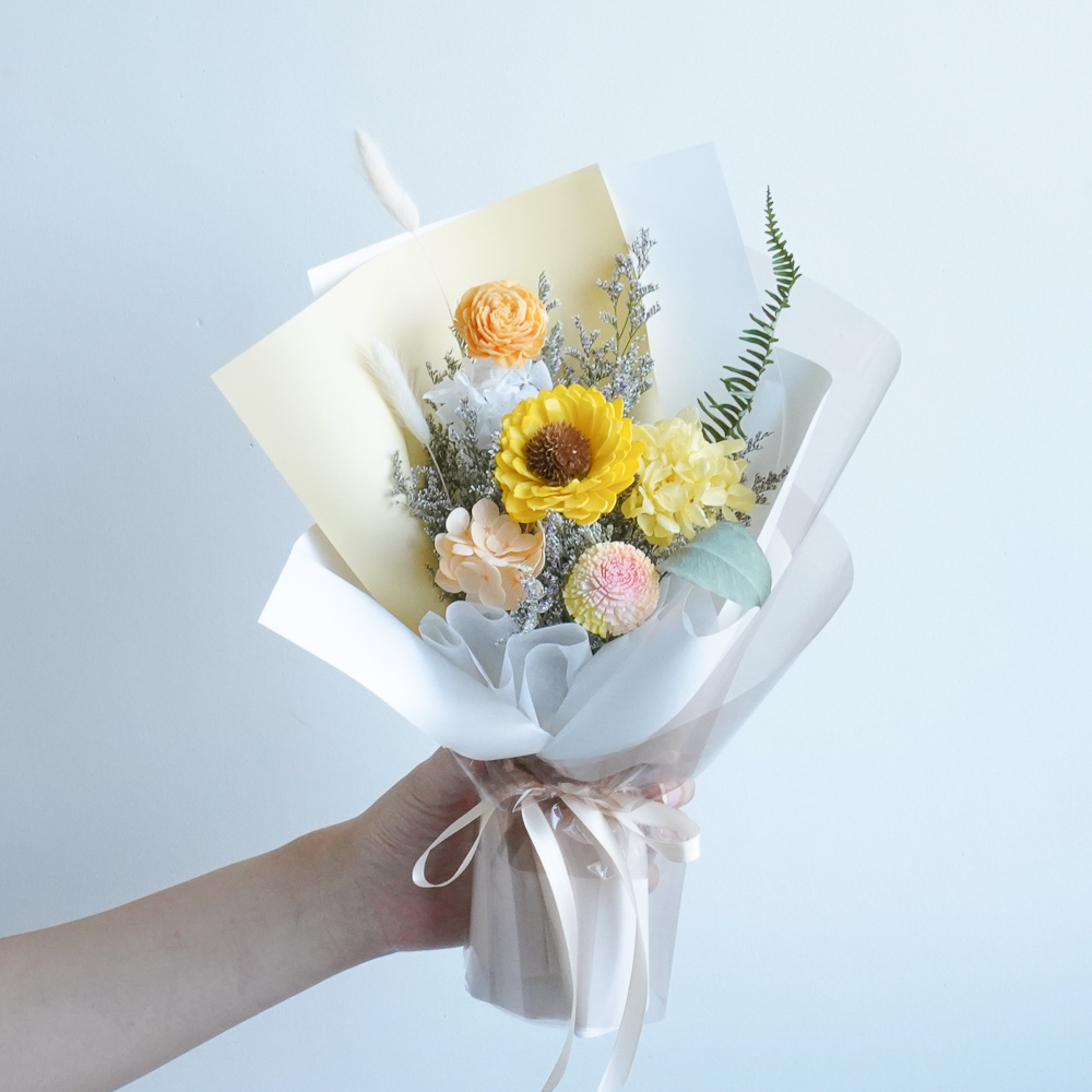 台北畢業花束推薦,向日葵畢業花束推薦奶茶色畢業花束,柚香晨光手拿