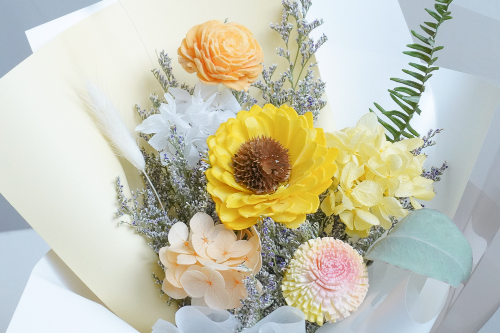 台北畢業花束推薦,向日葵畢業花束推薦奶茶色畢業花束,柚香晨光特寫