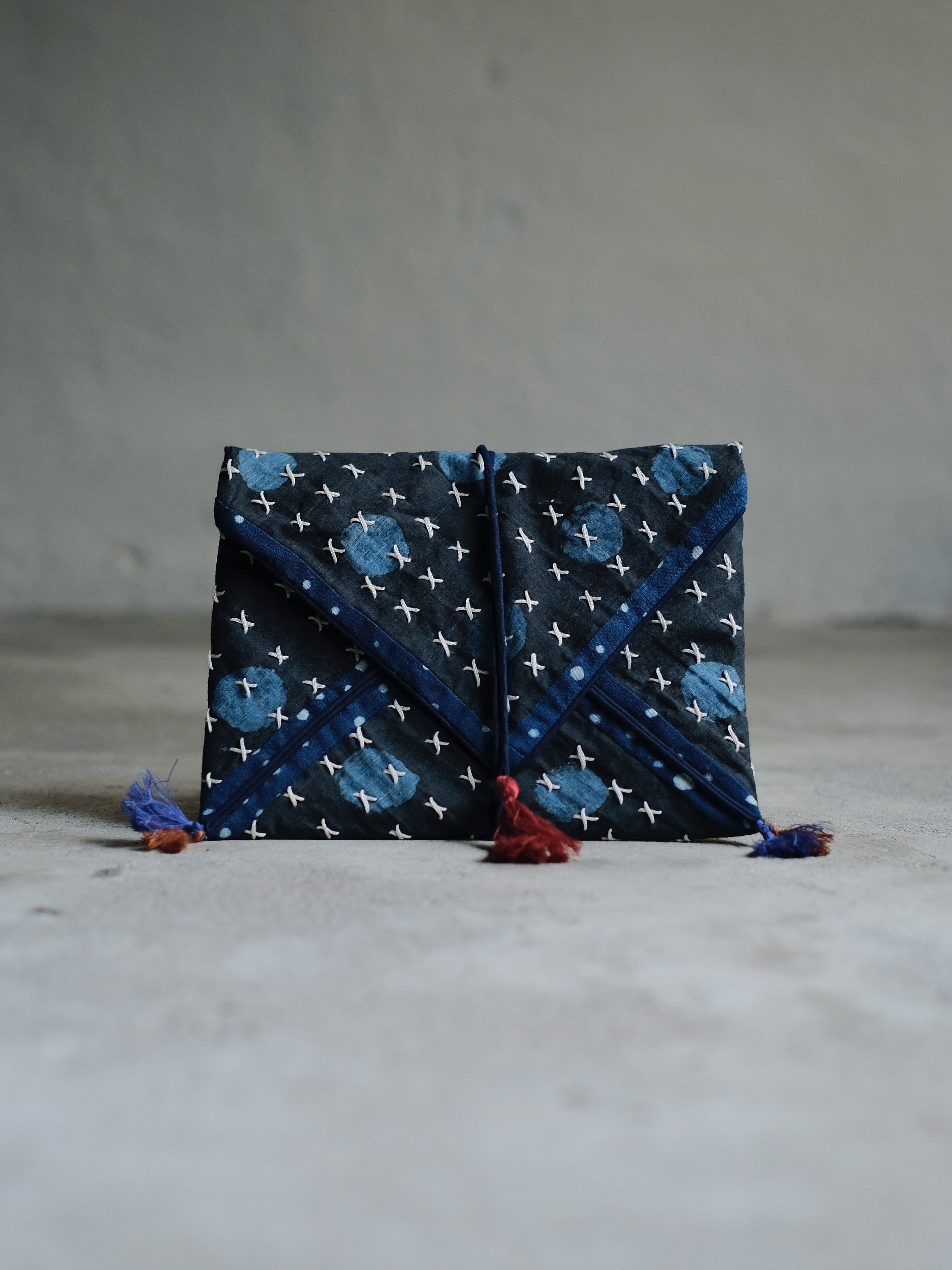 Kachua 刺繡手染流蘇信封包