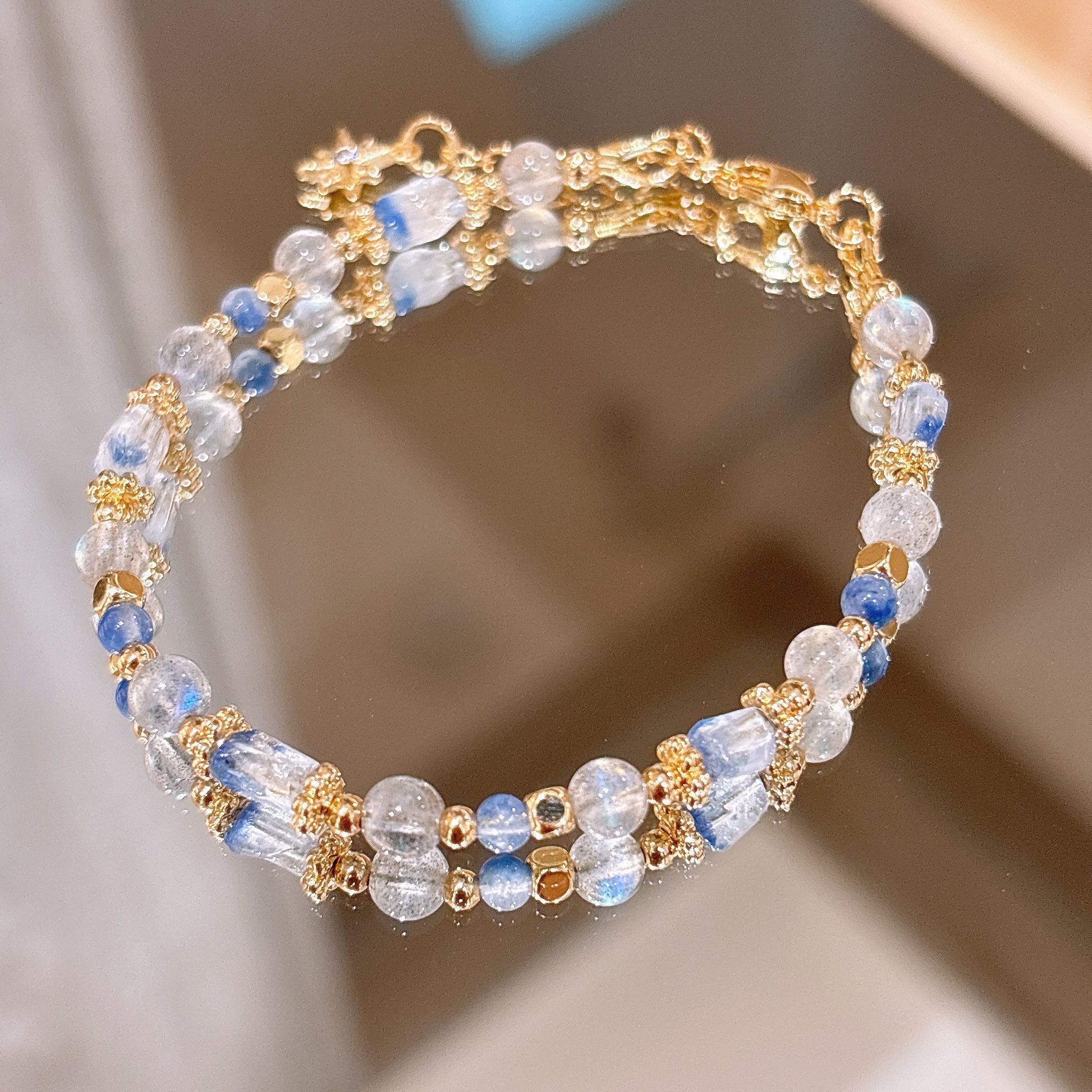 自信溝通 | 馬達加斯加靈石 | 藍線石《原附扣式：龍蝦扣》