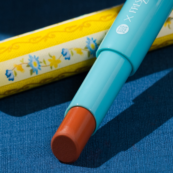 【盒損】珍藏故宮 琺瑯繁花鳥語唇膏-初夏蜜桃 (短效2026.12)