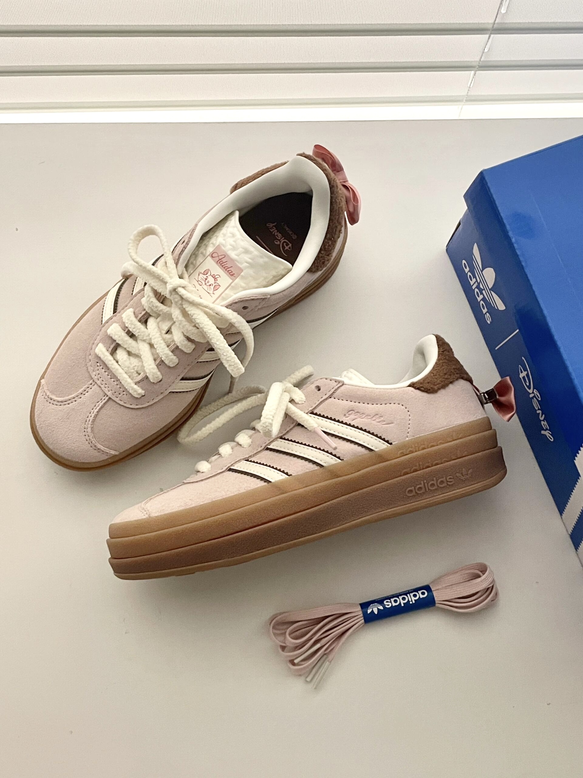 Disney 迪士尼 X Adidas Gazelle Bold 瑪麗貓 櫻花粉焦糖 蝴蝶結 厚底 增高 女鞋 JR4244/預購