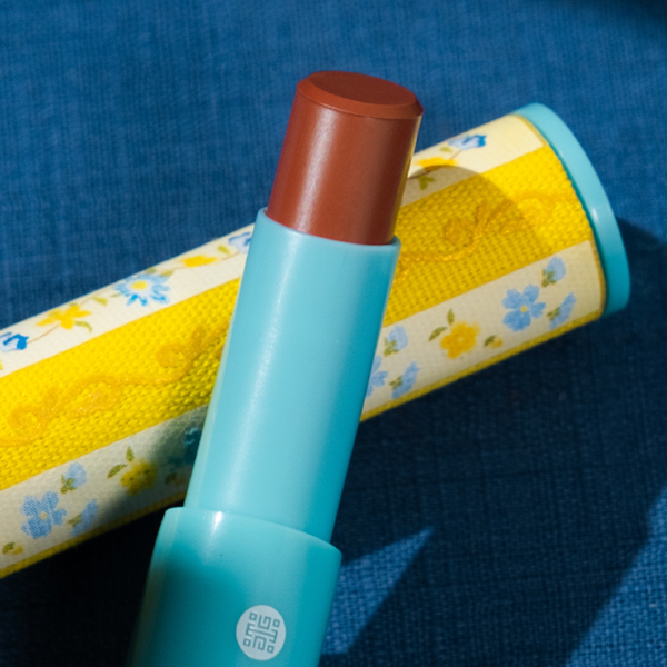 【盒損】珍藏故宮 琺瑯繁花鳥語唇膏-秋楓之菊 (短效2026.12)