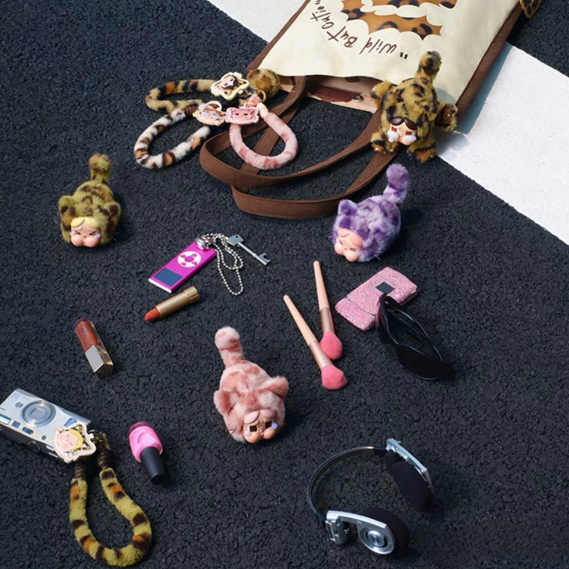 < 搶先開賣🔥>POPMART wild but cutie series 哭娃 豹豹貓貓系列 掛飾 搪膠毛絨 盲盒 一中盒