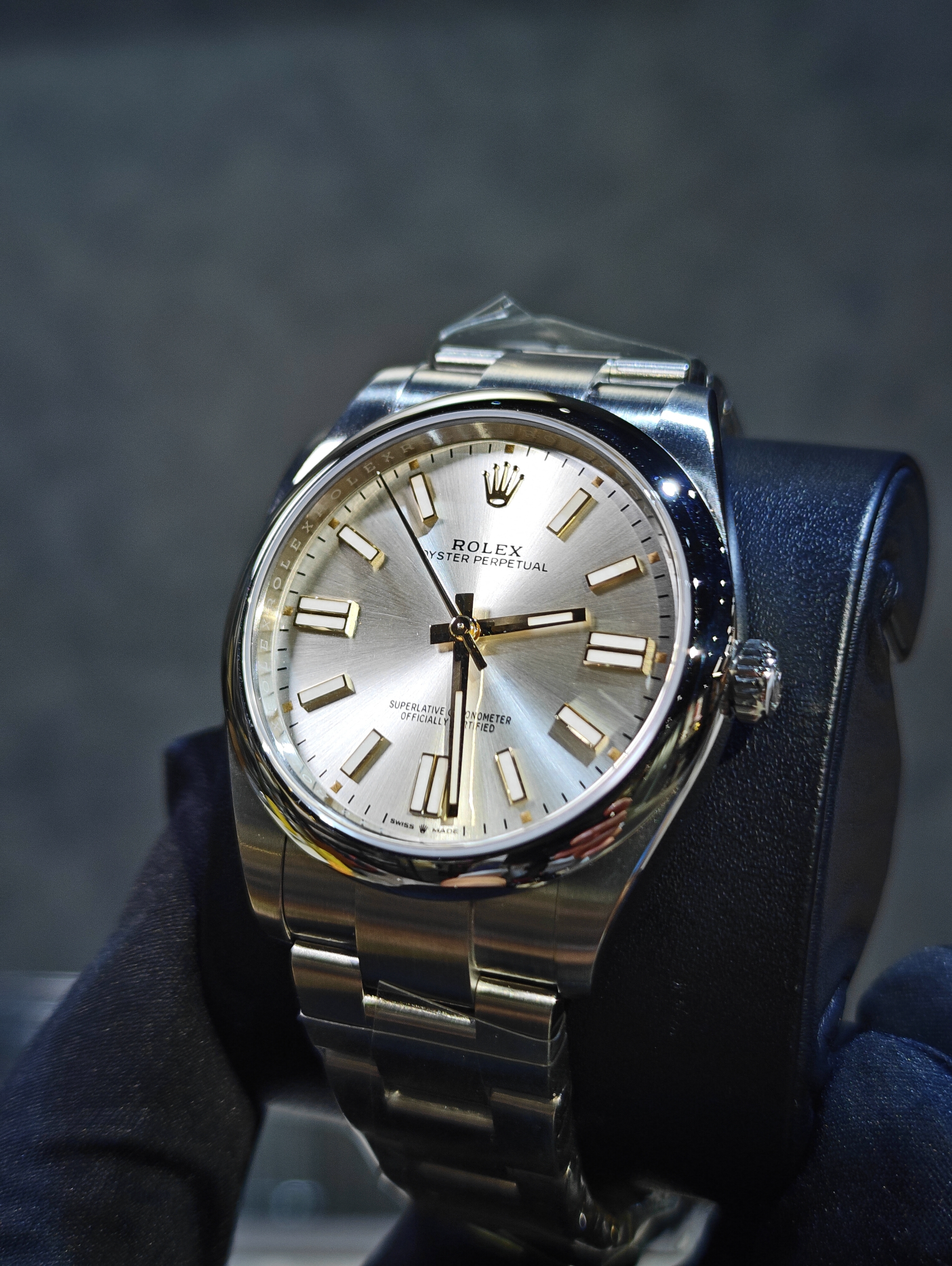 DISCONTINUED BRAND NEW ROLEX 124300 OYSTER PERPETUAL 41 WITH A SILVER DIAL AND AN OYSTER BRACELET