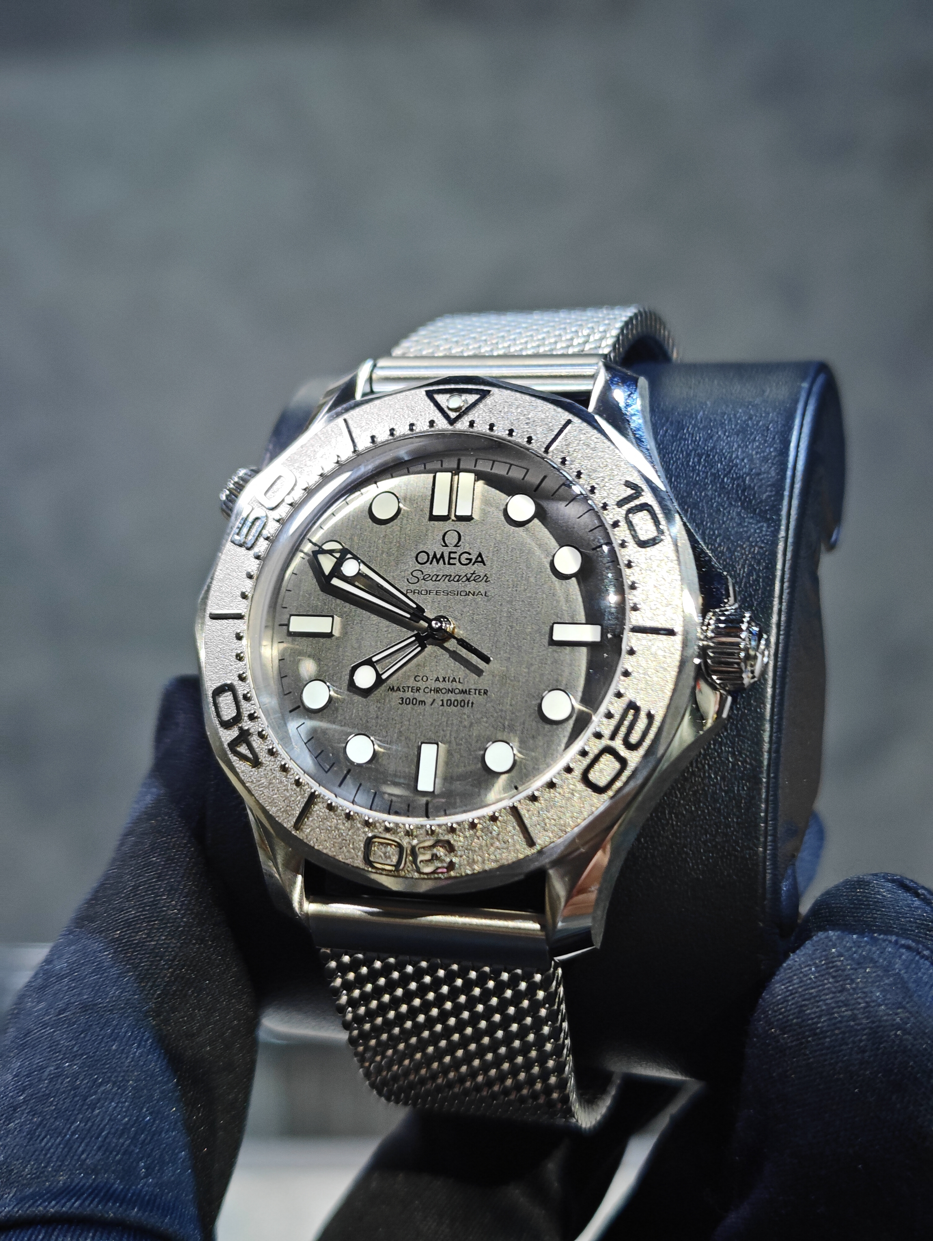 BRAND NEW OMEGA 210.30.42.20.06.002 21030422006002 SEA MASTER 300M STEEL GREY DIAL STEEL STRAP 42MM