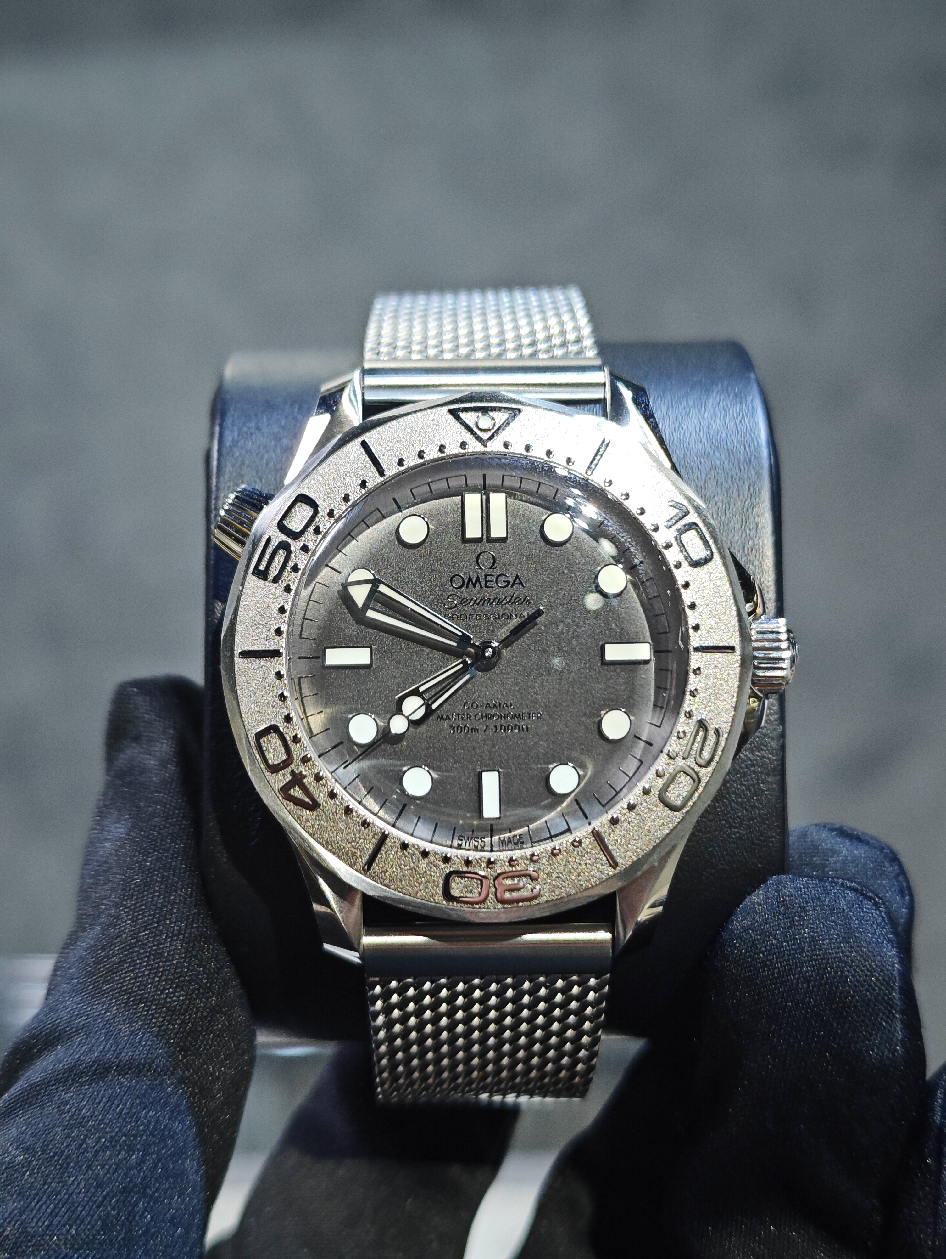BRAND NEW OMEGA 210.30.42.20.06.002 21030422006002 SEA MASTER 300M STEEL GREY DIAL STEEL STRAP 42MM