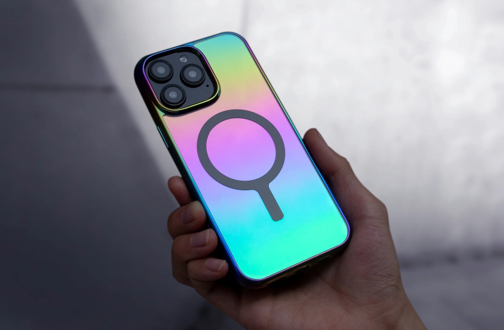 UNIQ Iridescia iPhone 16 系列磁吸防摔閃耀手機殼