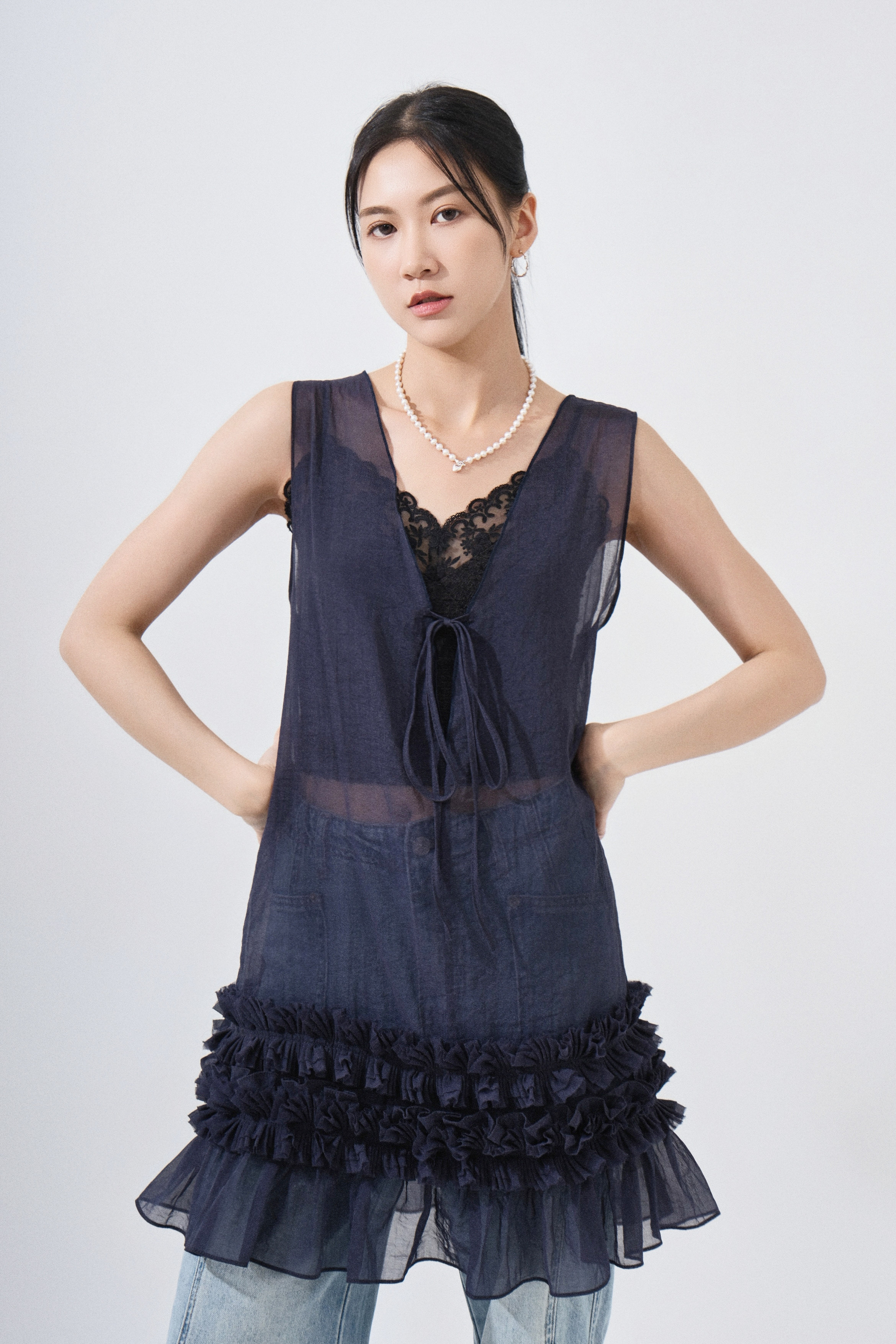 層層荷葉腳透薄長背心 (現貨款式）