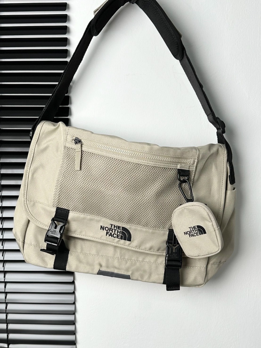 北面THE NORTH FACE 大容量郵差包 男女同款