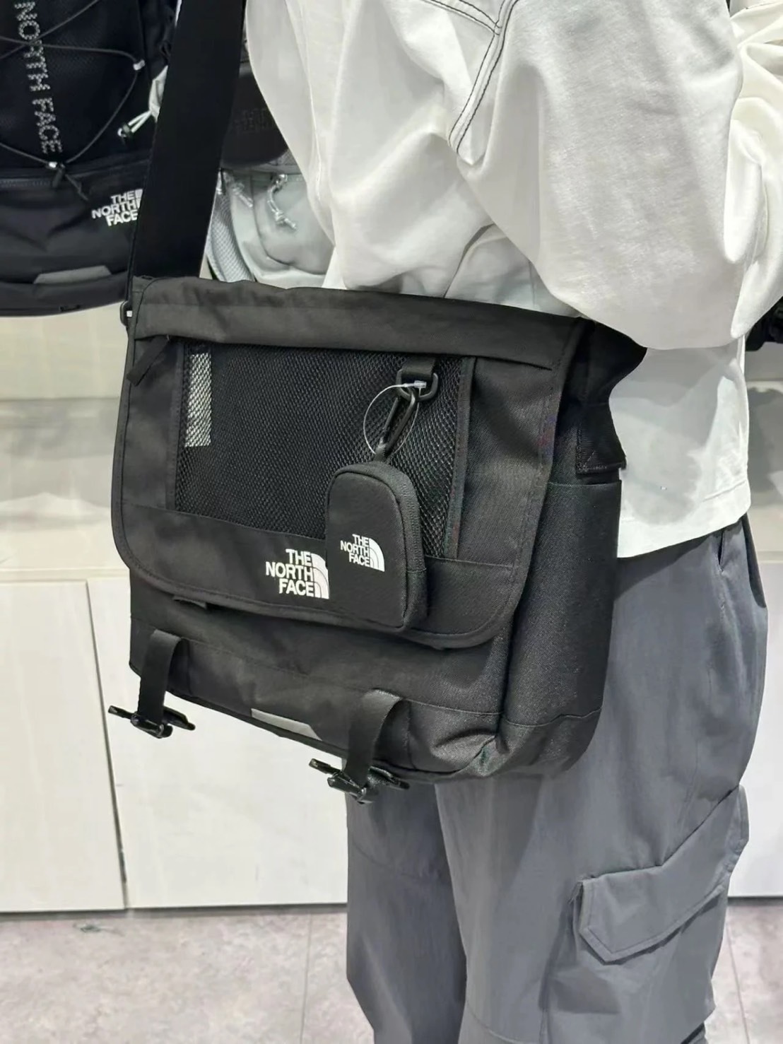 北面THE NORTH FACE 大容量郵差包 男女同款