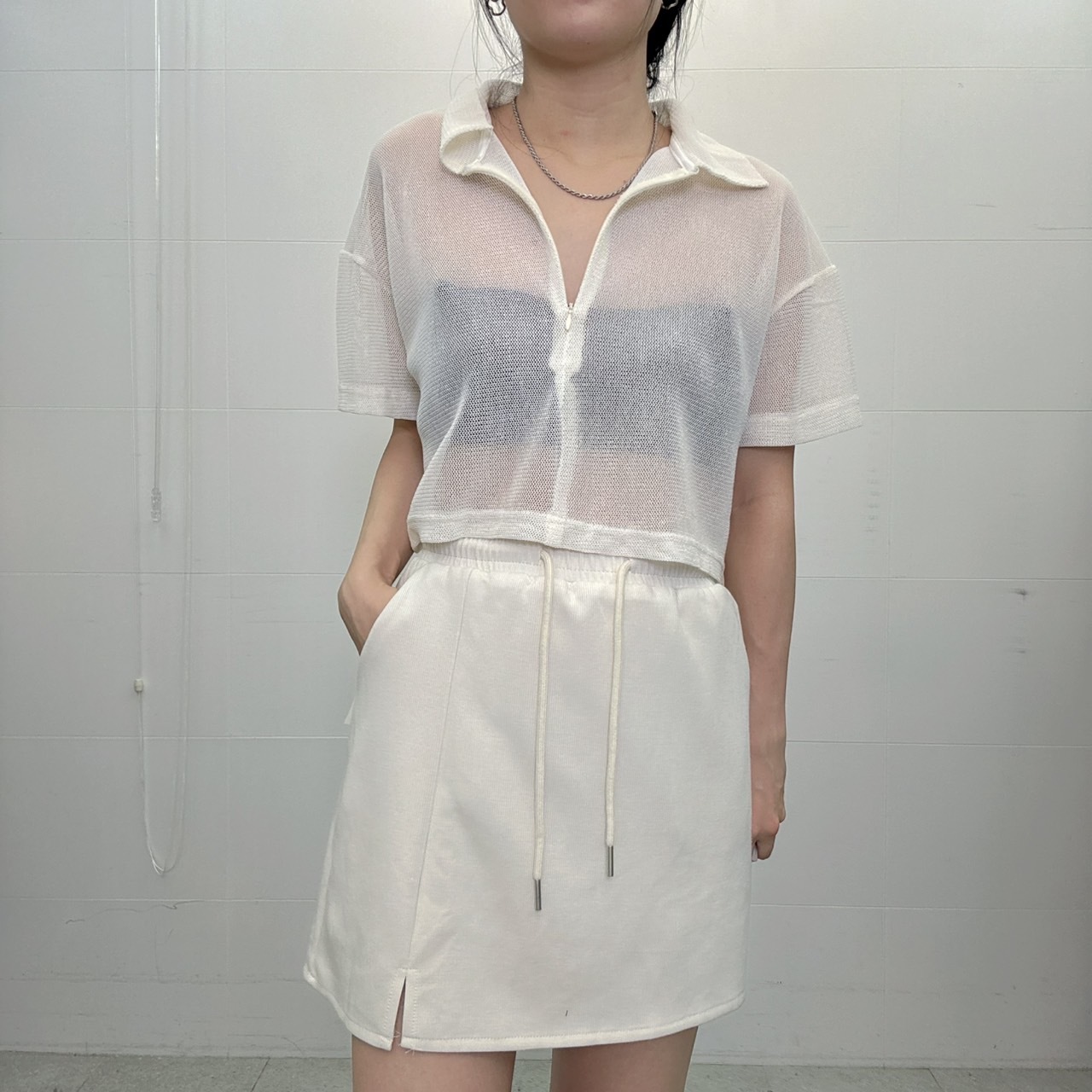 拉鍊短版透網洞洞上衣(現貨)