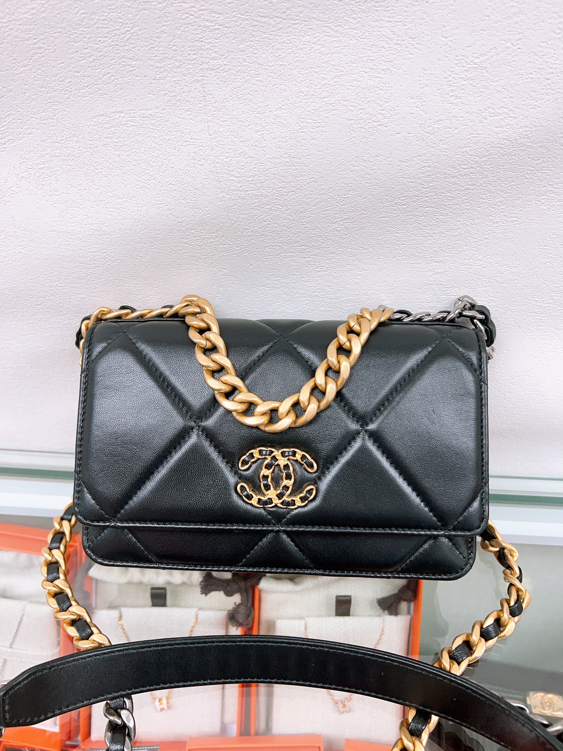 Chanel 19 woc / wallet on chain black