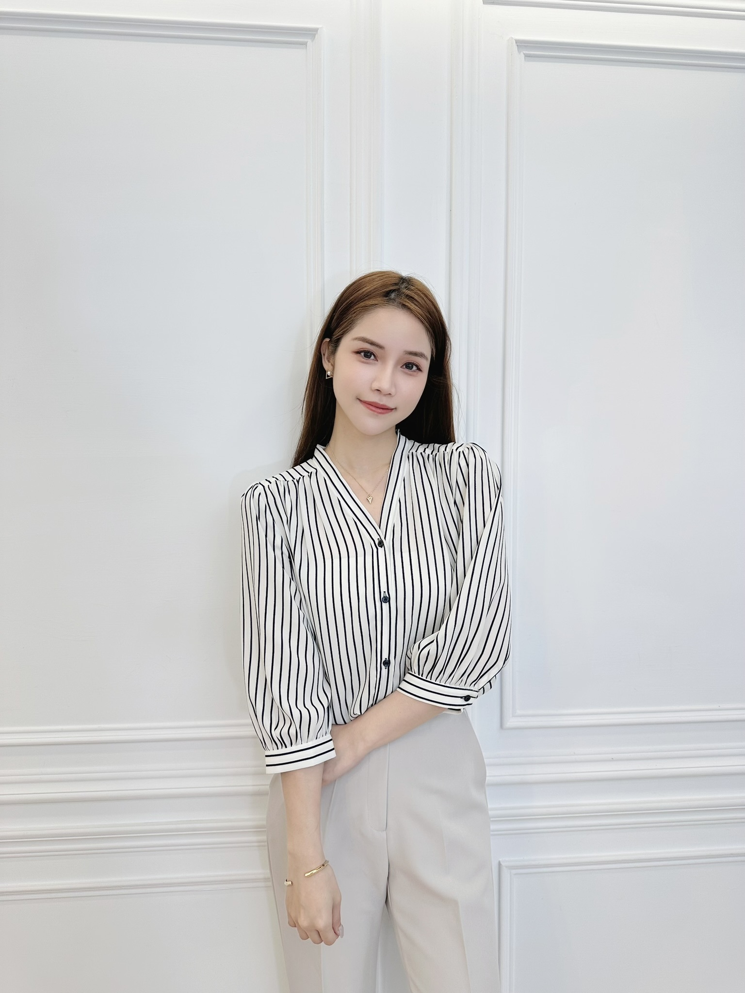 V領直條紋七分袖上衣