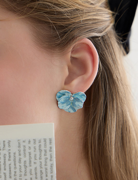 漸層藍色花朵滴釉。針式耳環