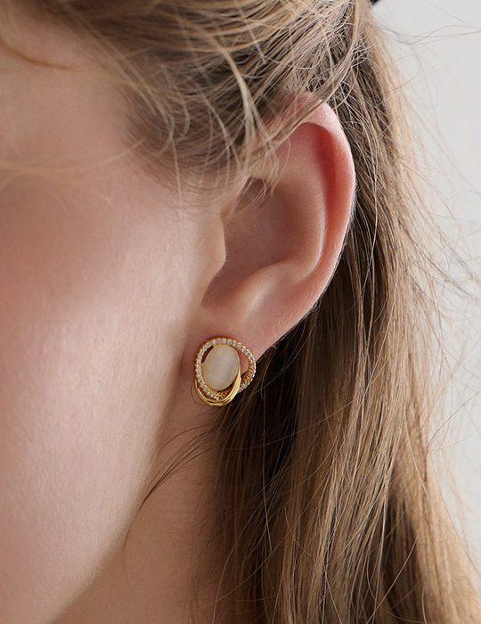 輕奢閃耀交錯貓眼。針式耳環