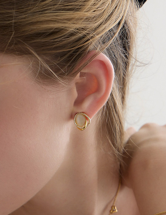 輕奢閃耀交錯貓眼。夾式耳環