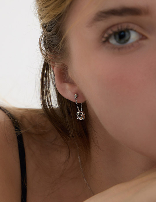 金屬纏繞球球。針式耳環(銀)