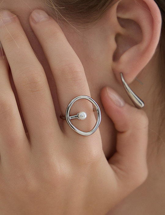 【鈦鋼】珍珠幾何圓圈線條戒指(銀)