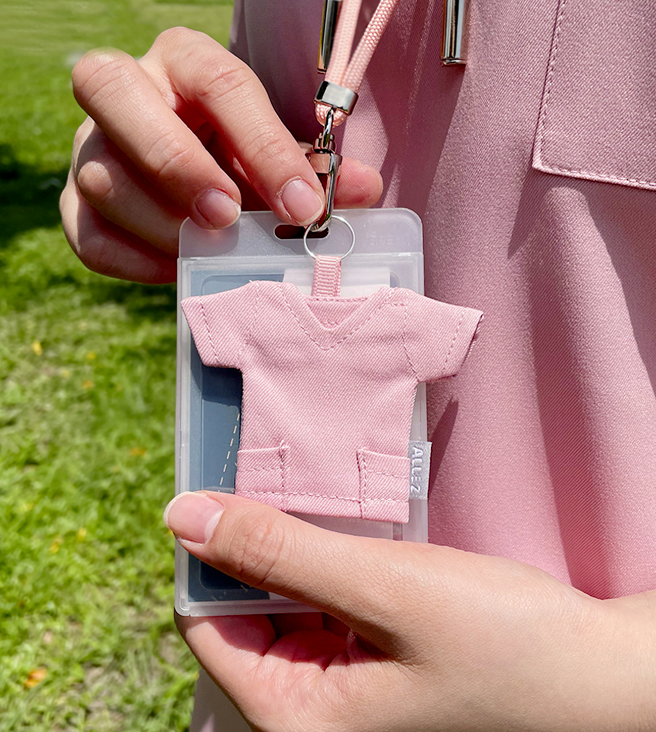 【 品牌小物 】小刷衣掛飾禮盒-梅子粉