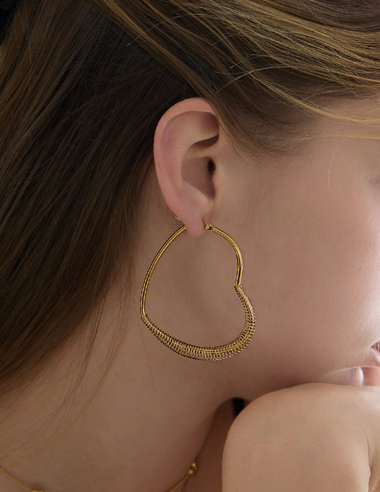 【鈦鋼】派對愛心大圈圈。針式耳環(金)