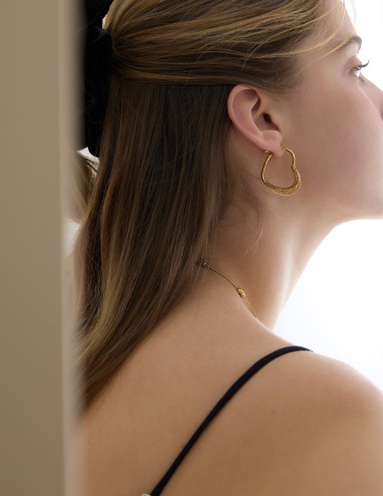 【鈦鋼】派對愛心小圈圈。針式耳環(金)