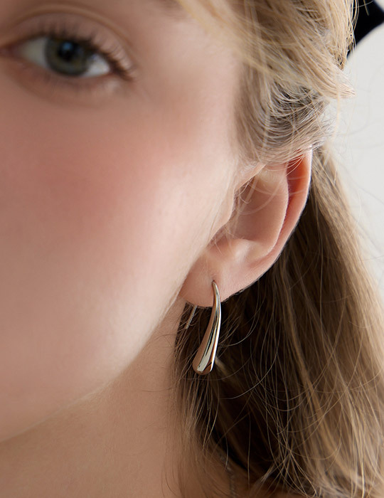 【鈦鋼】垂掛線型水滴。針式耳環(銀)