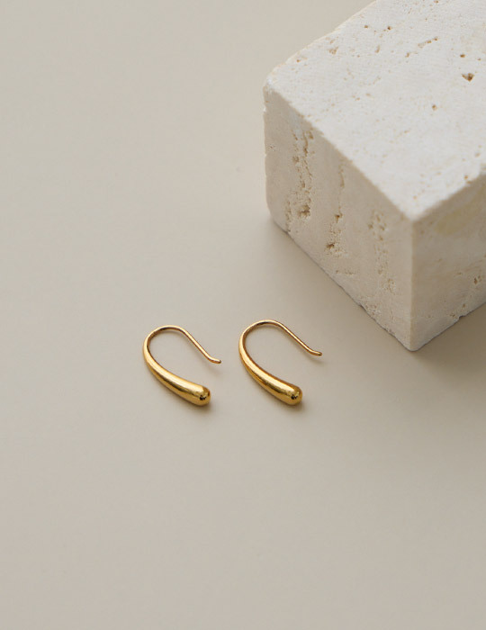 【鈦鋼】垂掛線型小水滴。針式耳環(金)