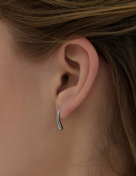 【鈦鋼】垂掛線型小水滴。針式耳環(銀)