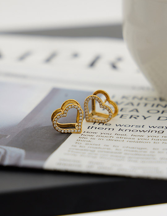 【鈦鋼】派對愛心滿鑽線條。針式耳環(金)