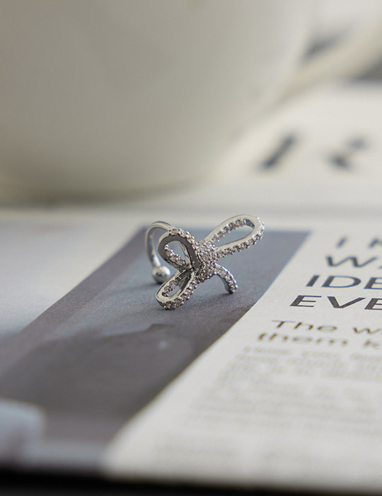 奢華滿鑽蝴蝶結耳骨夾(銀)(單支)