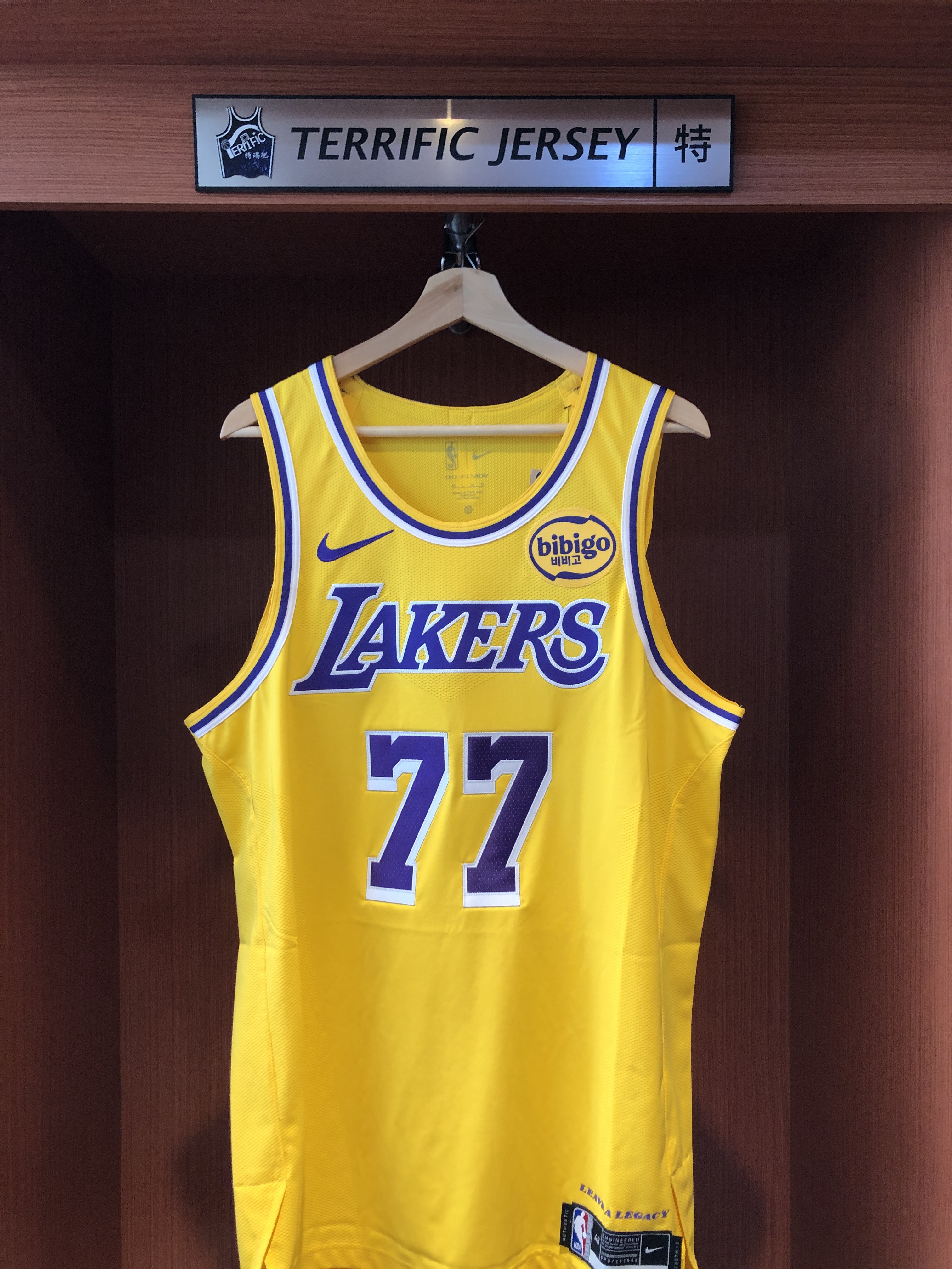 NBA球衣 Luka Doncic 洛杉磯湖人黃 Icon Nike Authentic 球員版 電繡 含贊助商標 全新