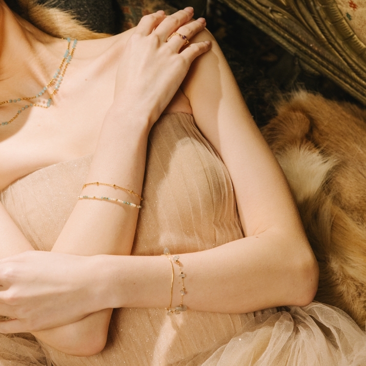 曦光層疊 月霧森林的銀藍祕語 不規則水晶天然石 拉長石 雙層鈦鋼手鏈