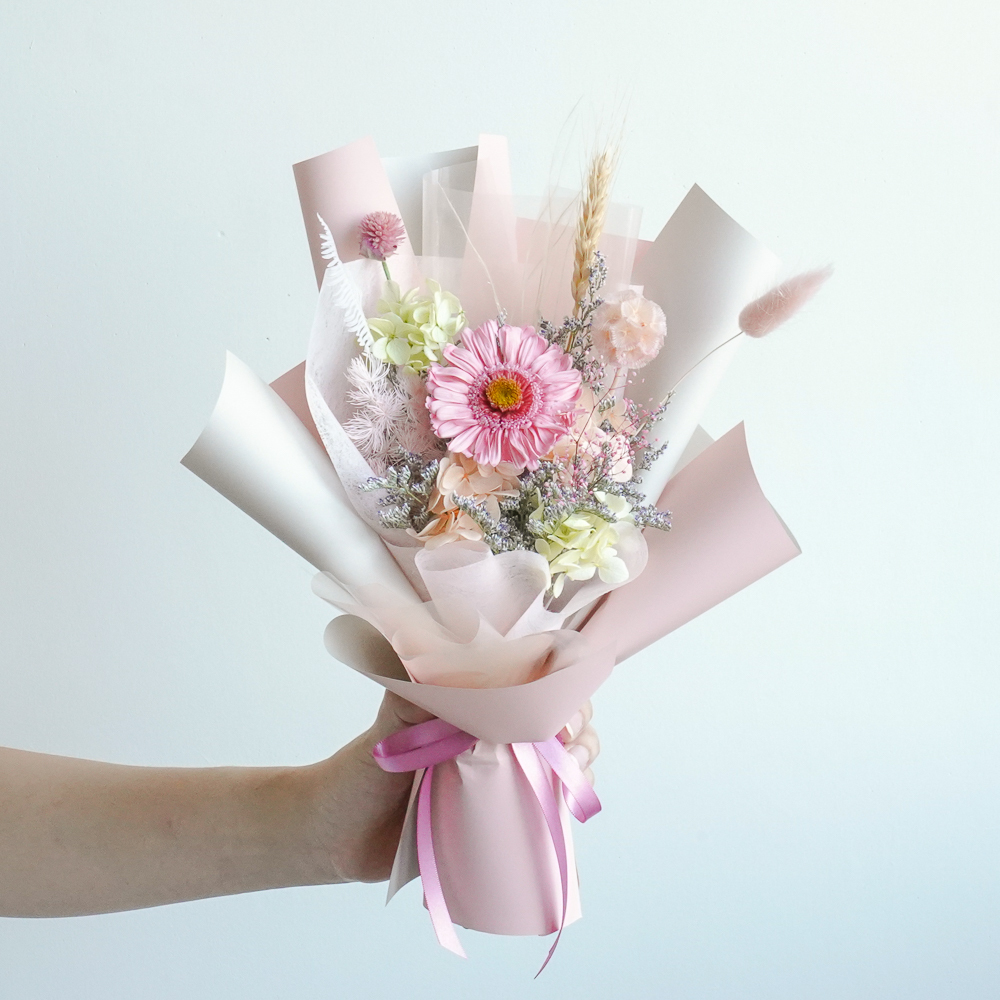 粉色永生向日葵花束,畢業花束推薦,台北畢業花束哪裡買,喜歡生活乾燥花店畢業花束粉色
