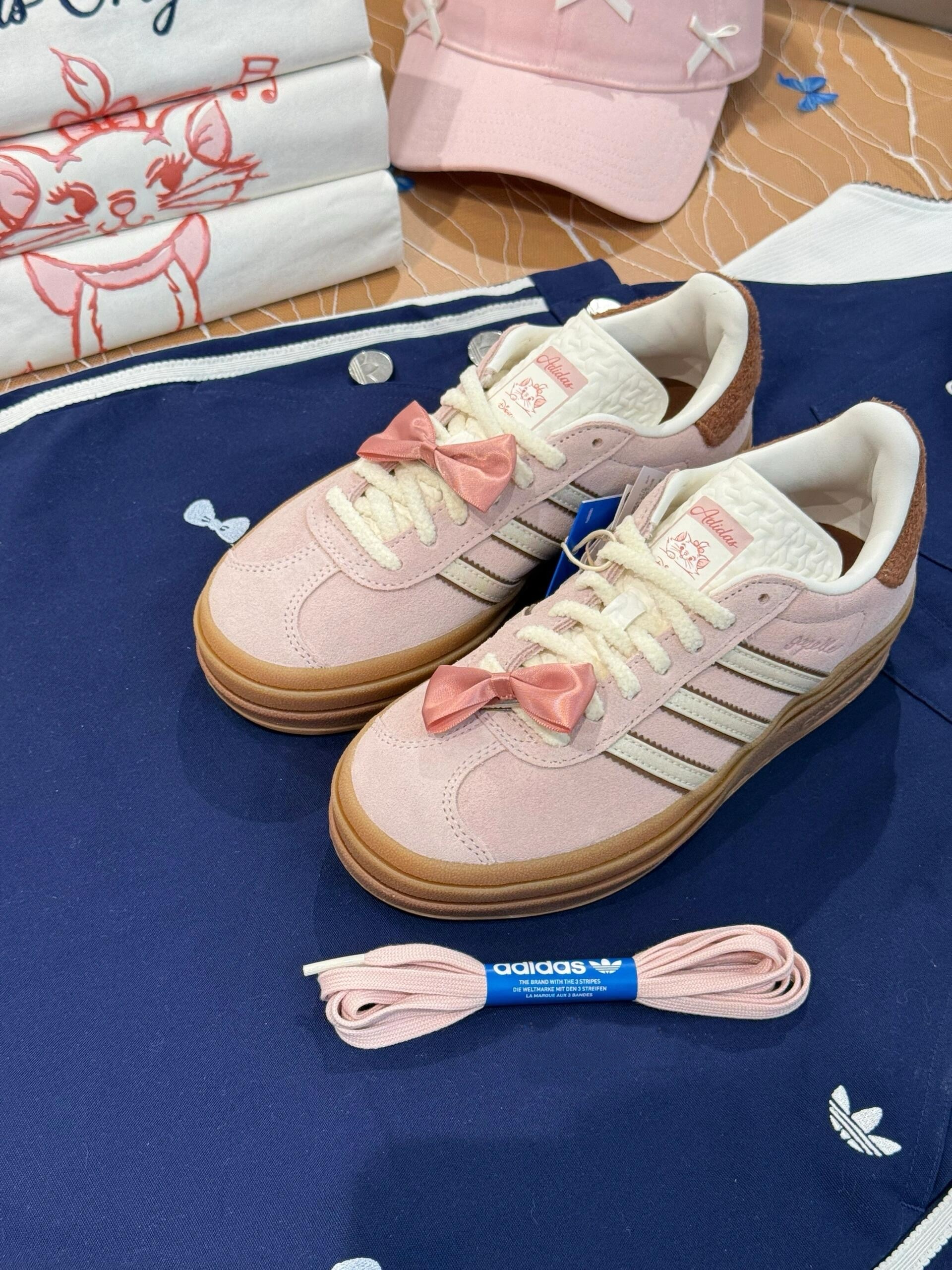 DISNEY  X ADIDAS GAZELLE BOLD 櫻花粉 焦糖底 瑪麗貓 蝴蝶結 厚底 增高 迪士尼 貓兒歷險記 女鞋 JR4244