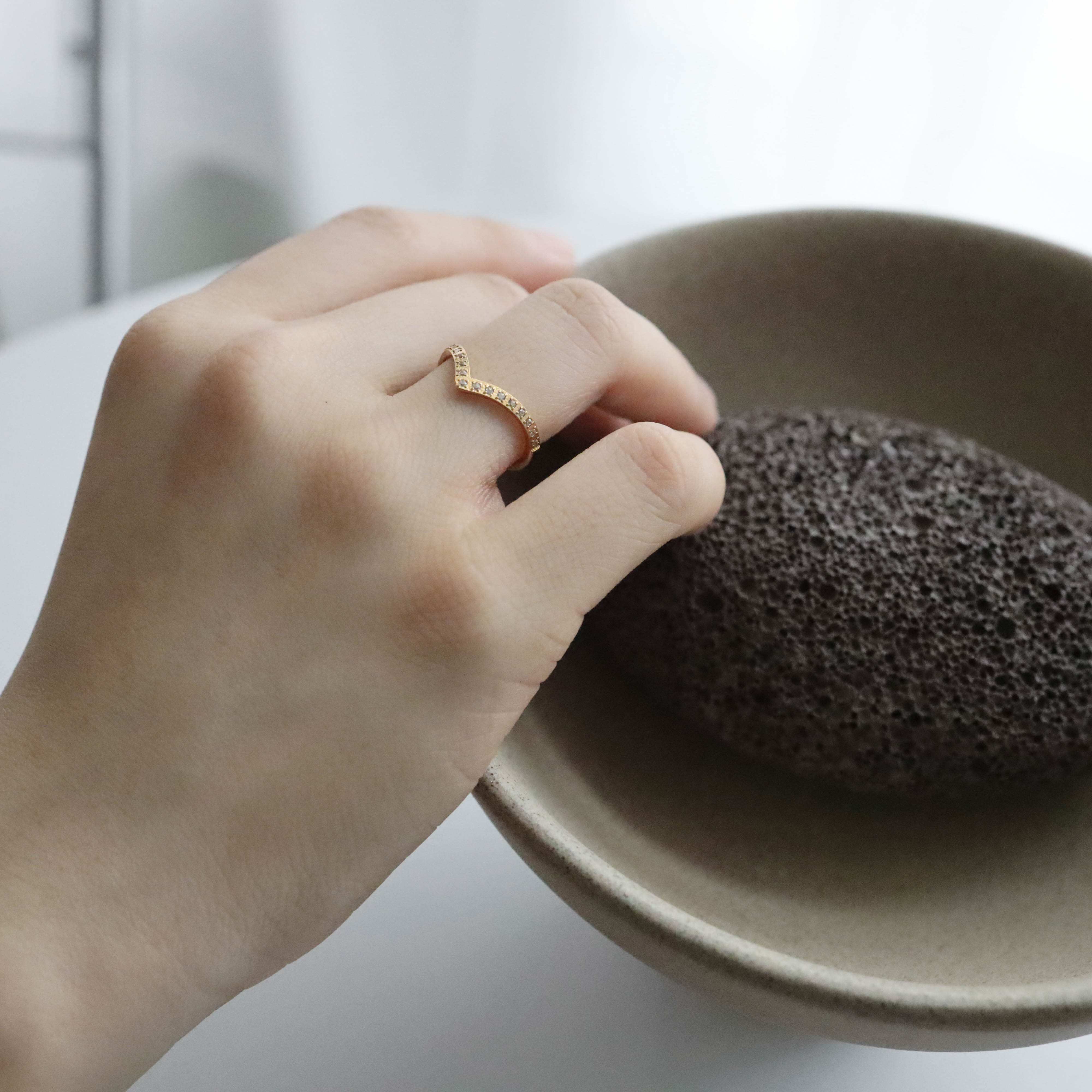 不怕水滿鑽V型鋼戒