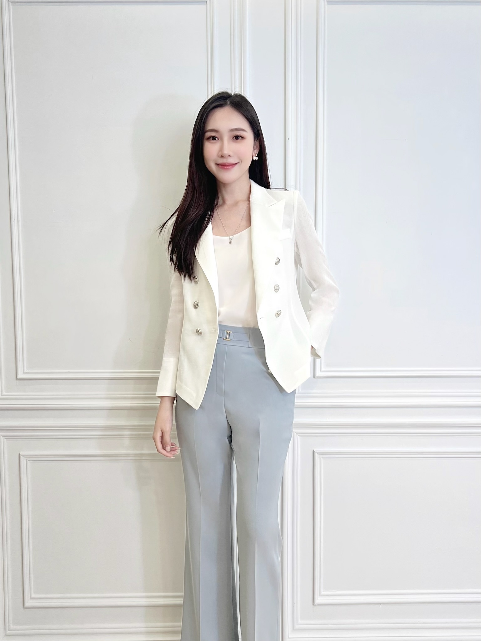 透涼必備!輕盈銀釦西裝外套