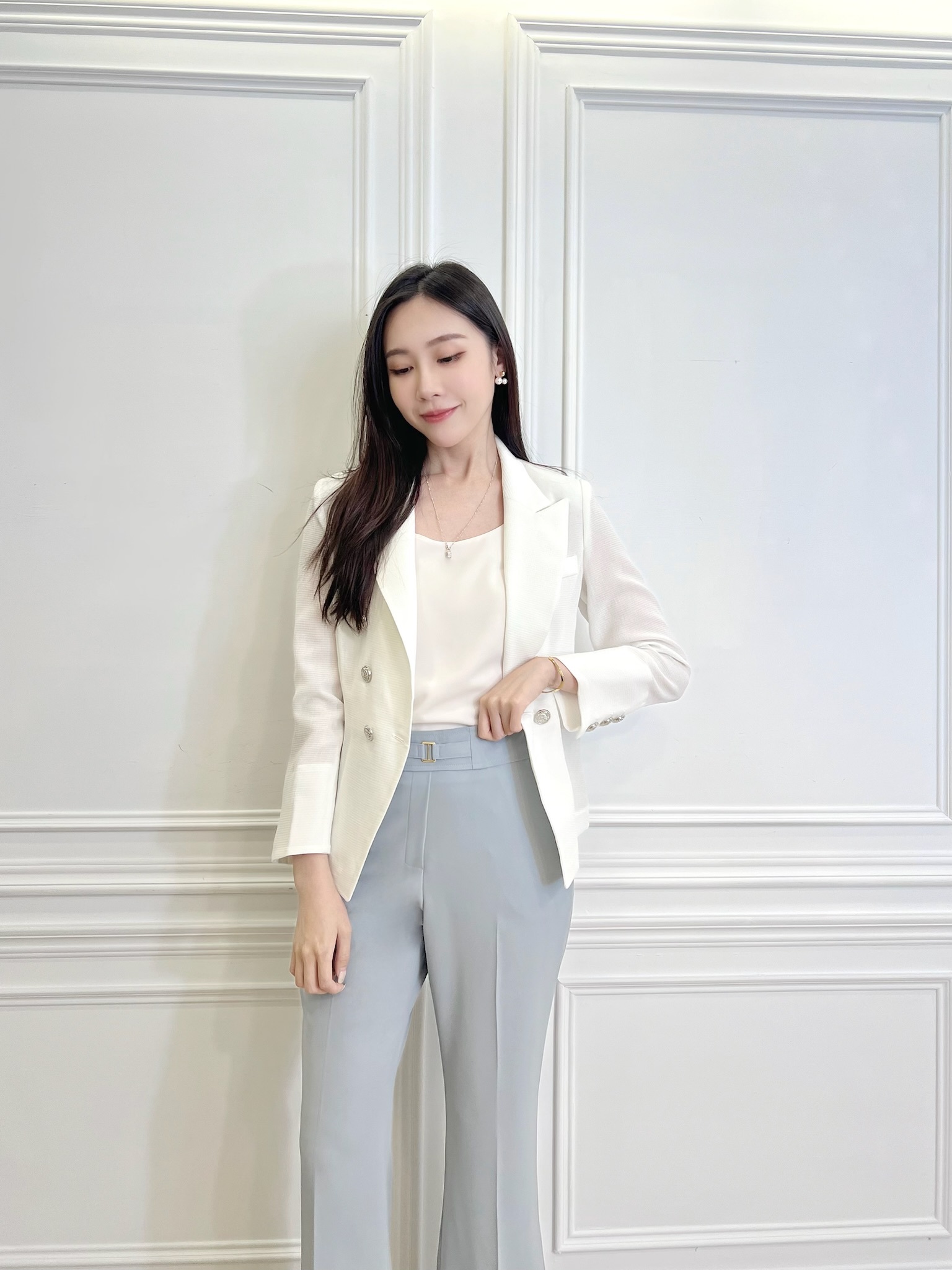 透涼必備!輕盈銀釦西裝外套