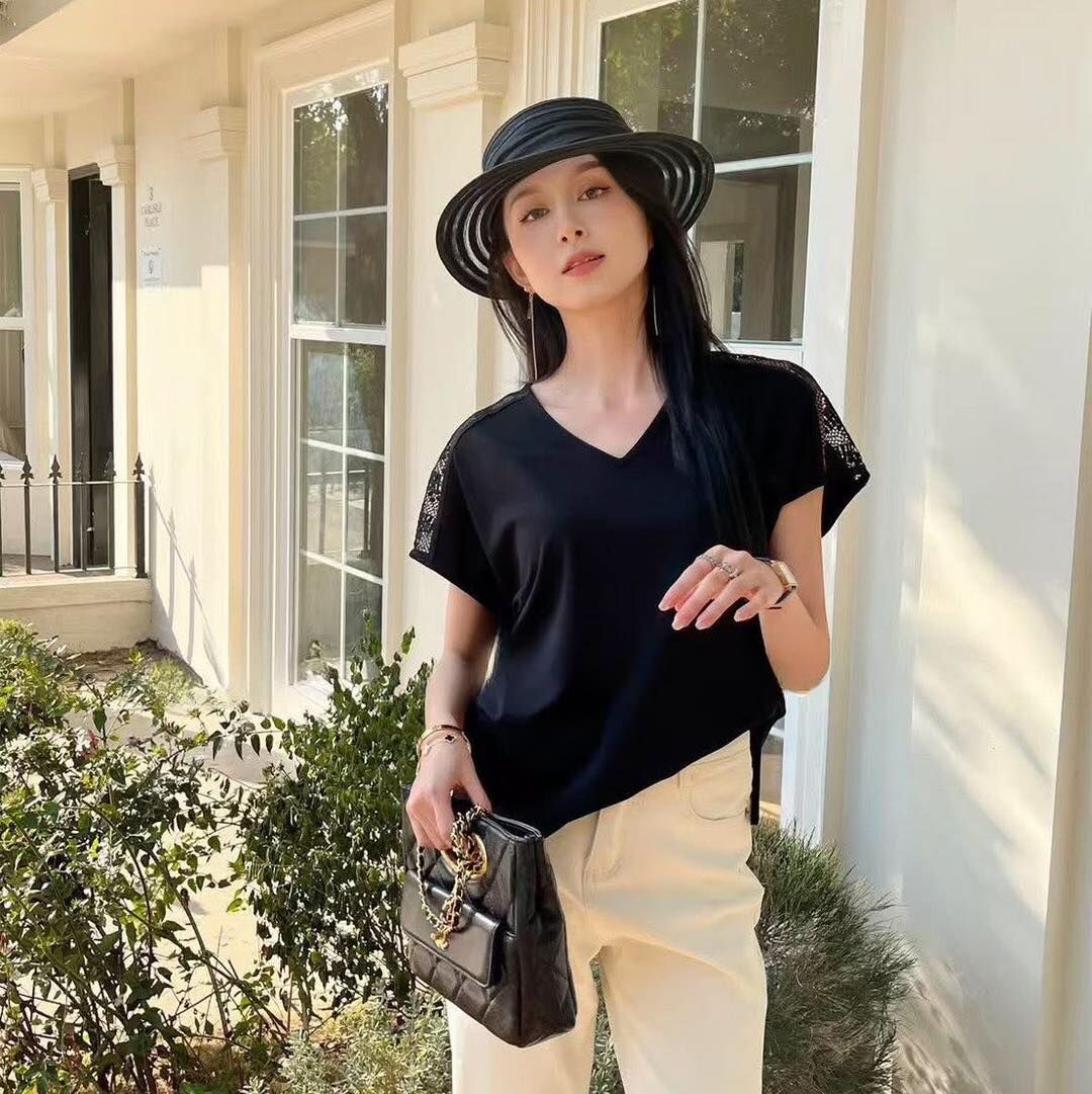 【簡約百搭的涼感蕾絲拼接上衣】（現貨）