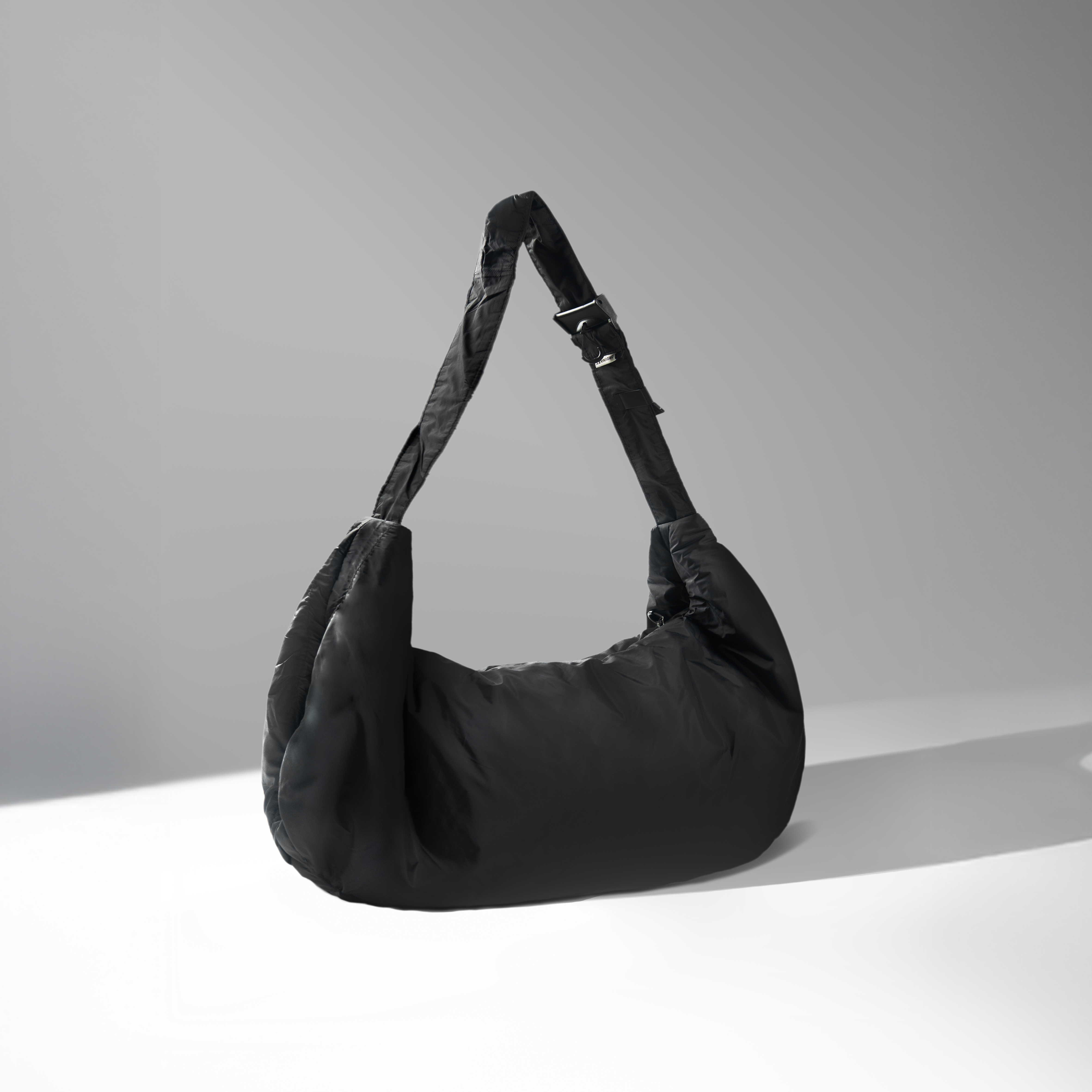 ORDINARY 褶皺斜肩包