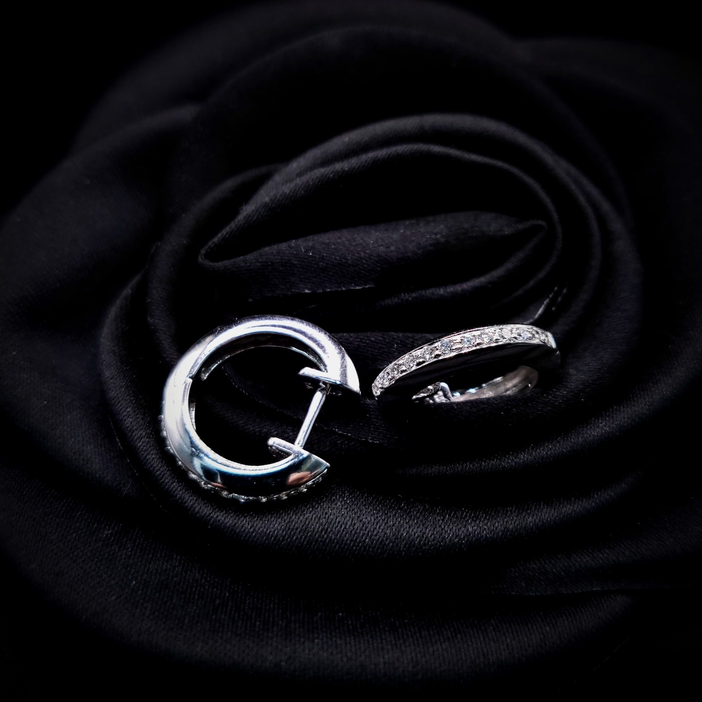 18K White Gold 0.21ct Diamond Hoop Earrings