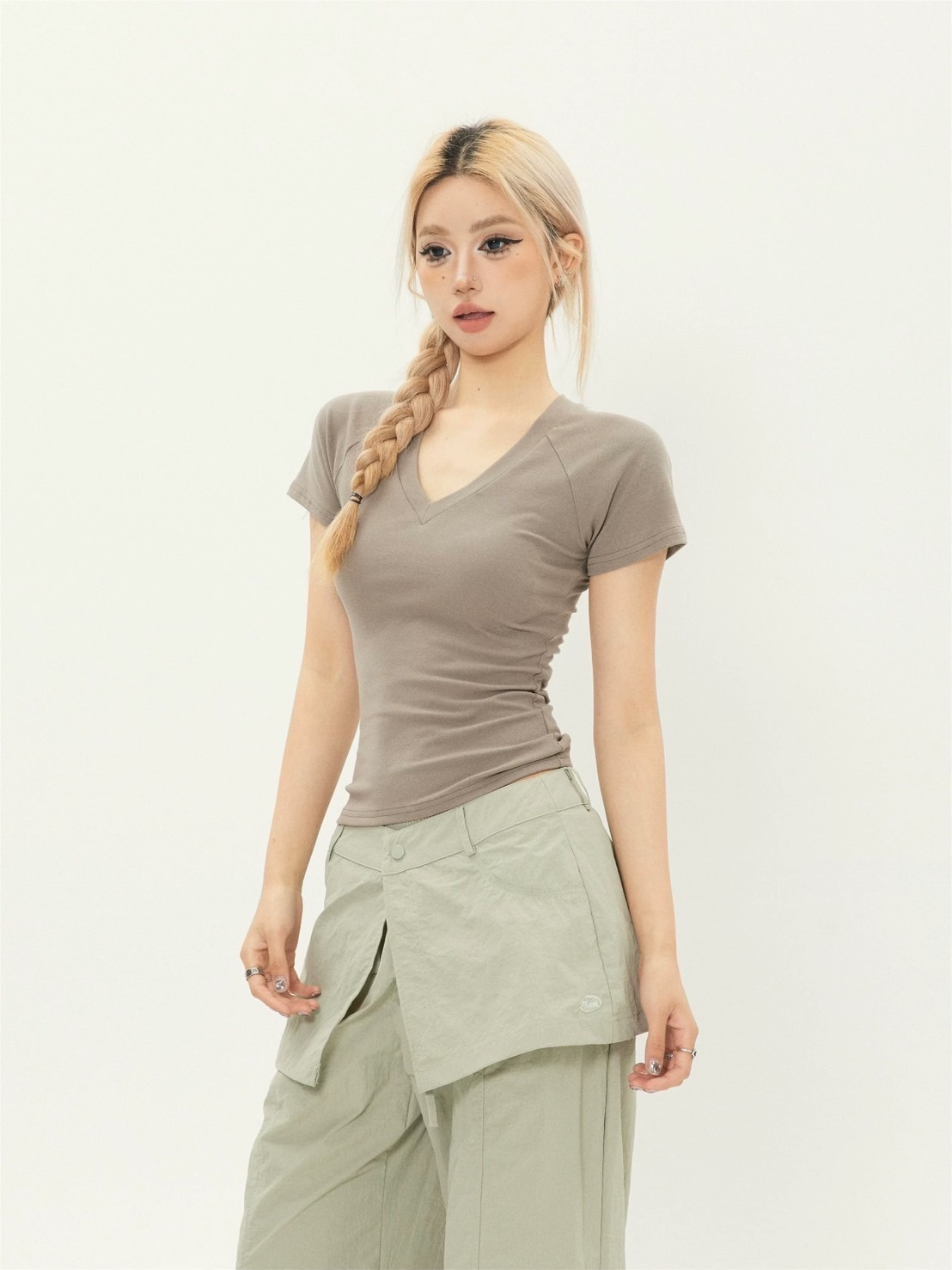 (GOAL) 素面修身V領正肩上衣 134 UNBD