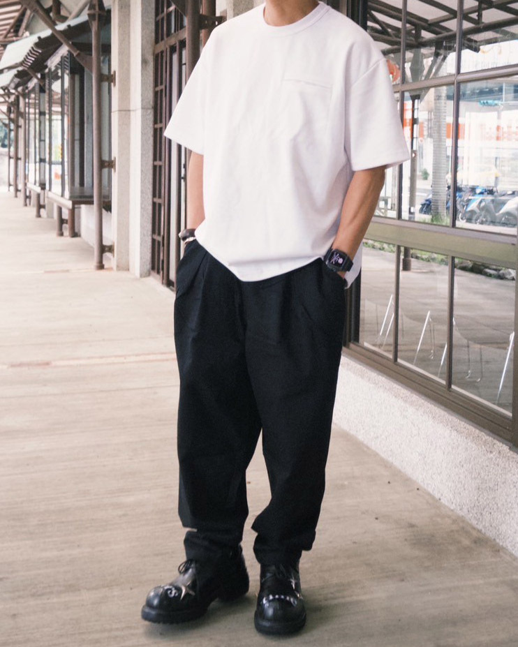 #25108 太空棉胸前口袋落肩短T 白 男模特實著照