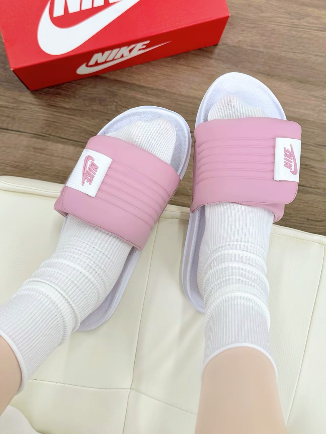 NIKE OFF-COURT ADJUST 粉紅泡泡糖