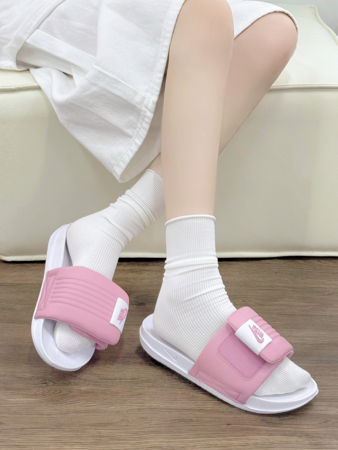 NIKE OFF-COURT ADJUST 粉紅泡泡糖