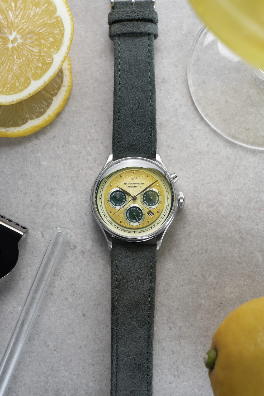 1564 Chronodate Automatic - Steel/Limoncello